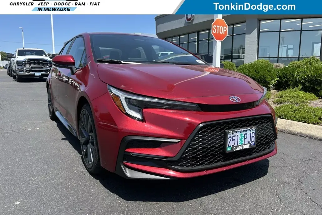 2023 Toyota Corolla SE photo 1