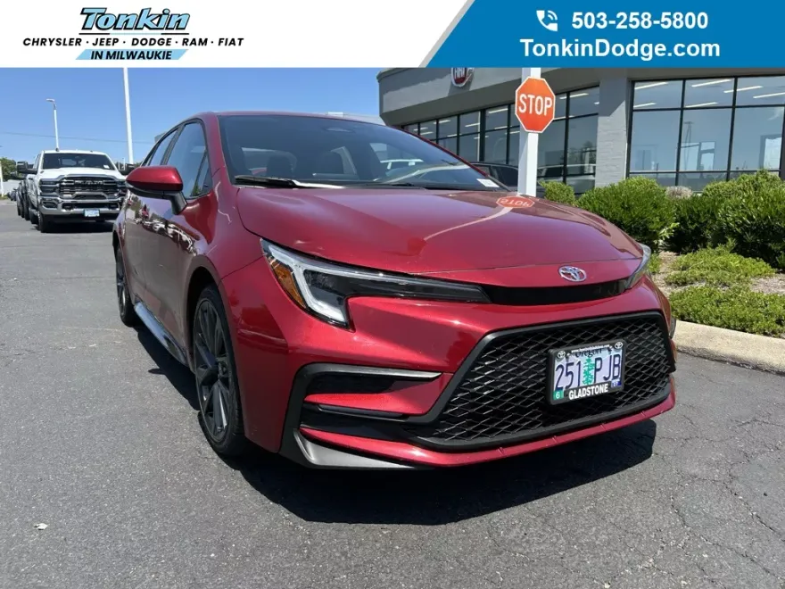 2023 Toyota Corolla SE photo 1