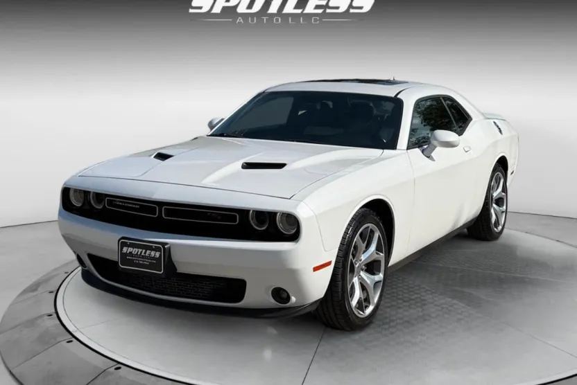 2015 Dodge Challenger SXT Plus photo 1