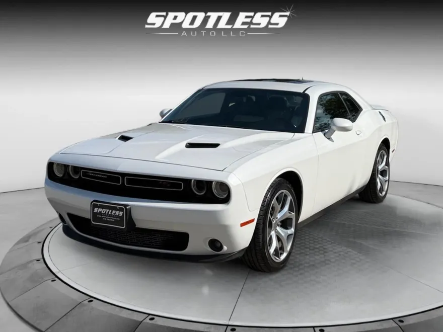 2015 Dodge Challenger SXT Plus photo 1