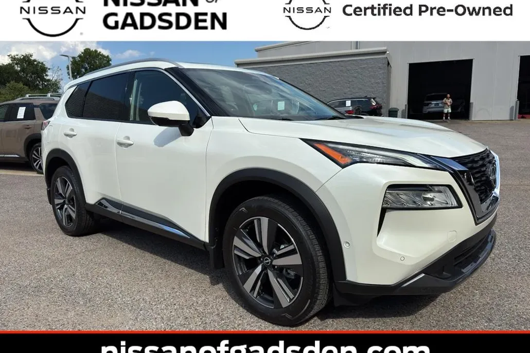 2023 Nissan Rogue SL photo 1