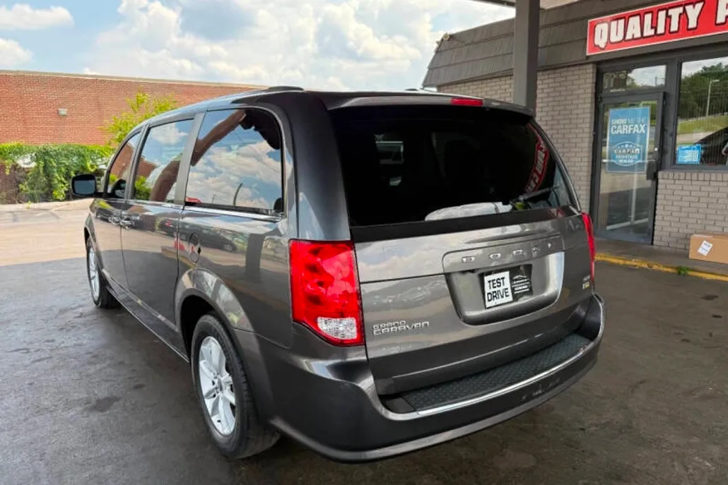 2019 Dodge Grand Caravan SXT photo 1