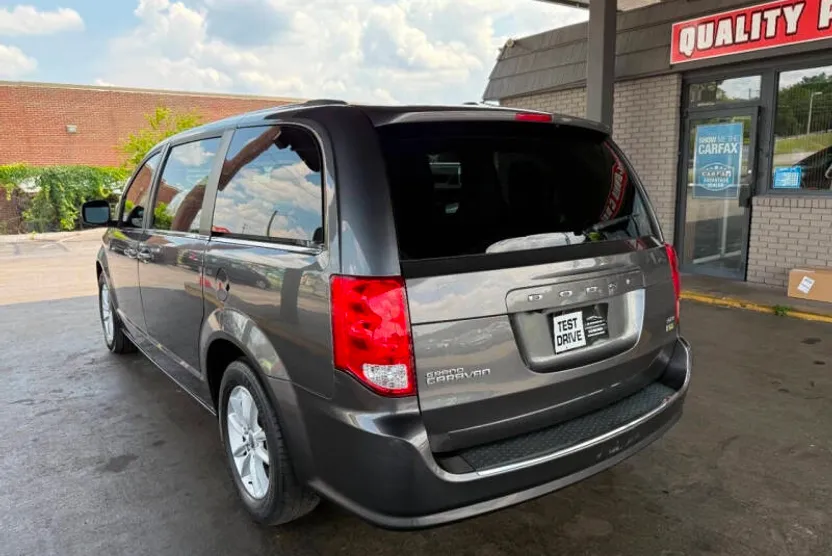 2019 Dodge Grand Caravan SXT photo 1