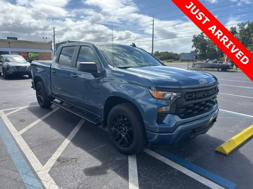 2024 Chevrolet Silverado 1500 Custom photo 1