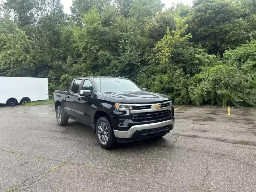 2026 Chevrolet Silverado 1500 LT photo 1