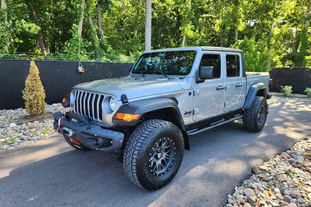 2020 Jeep Gladiator Sport photo 1