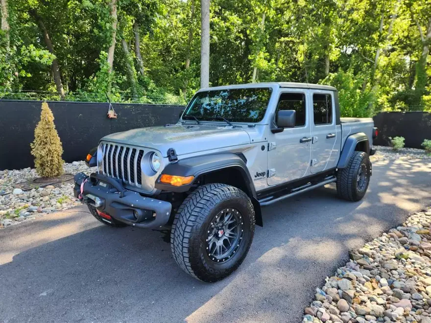 2020 Jeep Gladiator Sport photo 1