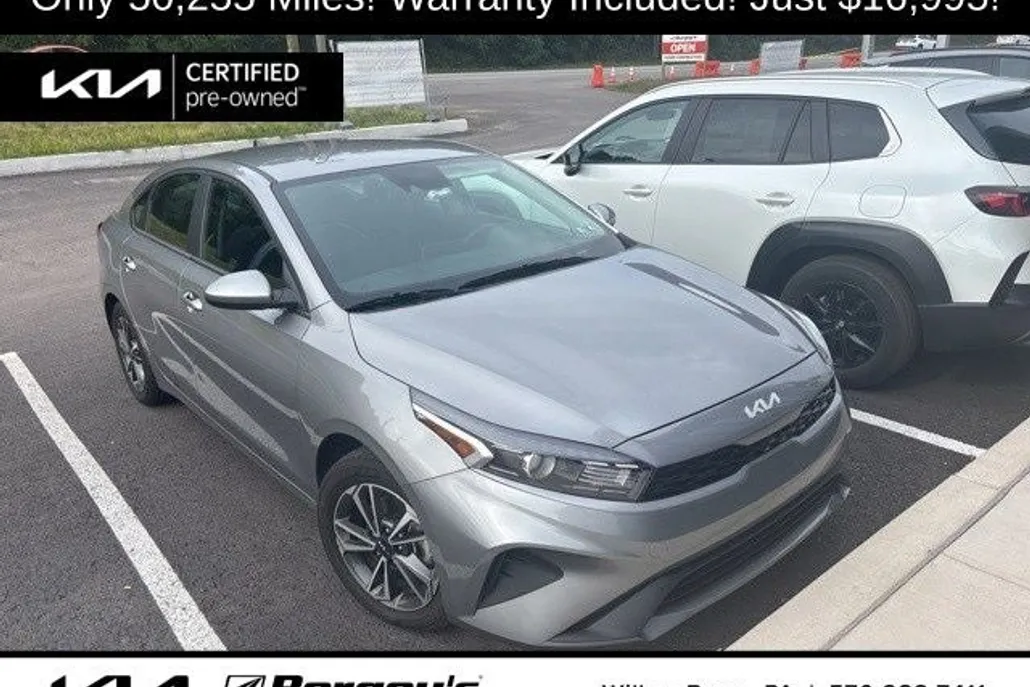 2023 Kia Forte LXS photo 1