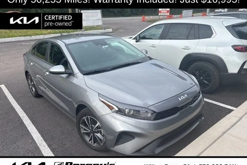 2023 Kia Forte LXS photo 1