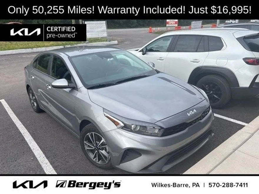 2023 Kia Forte LXS photo 1