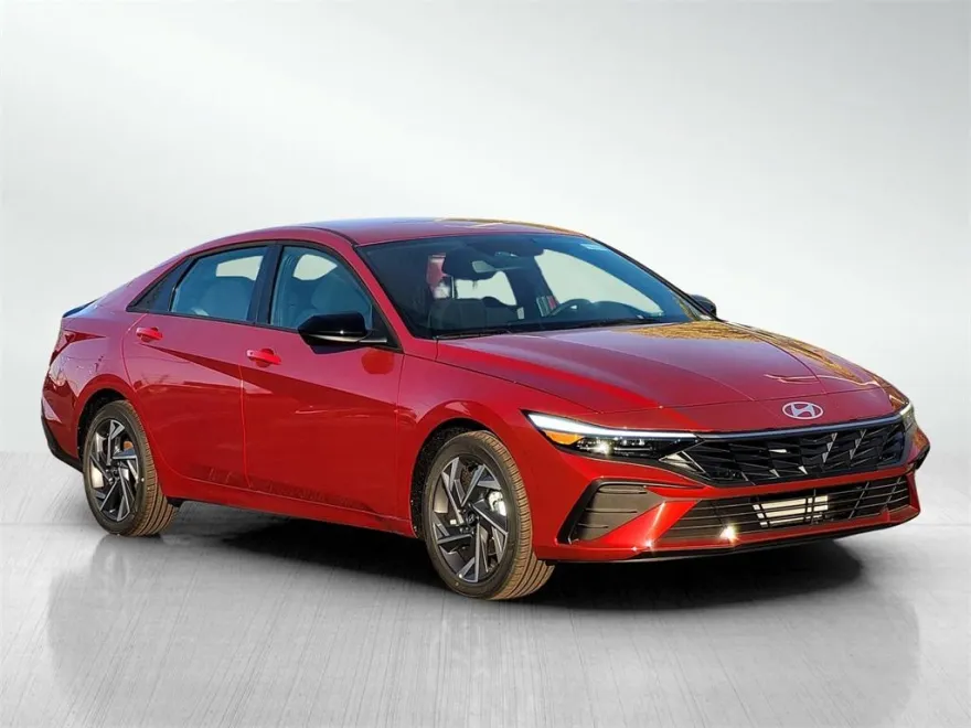 2025 Hyundai Elantra SEL Sport photo 1