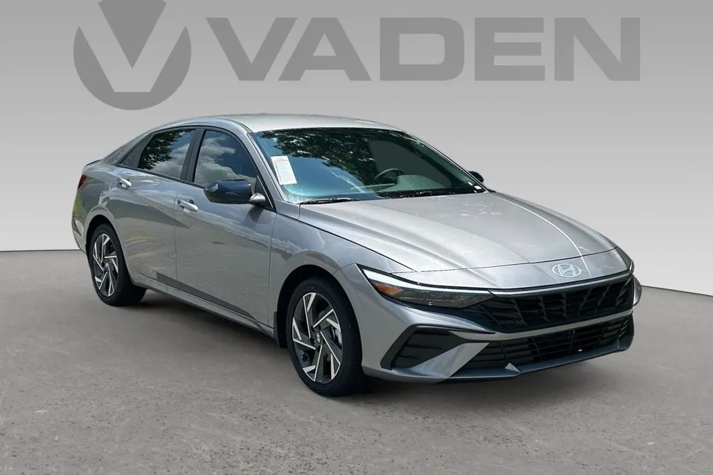 2025 Hyundai Elantra SEL Sport photo 1