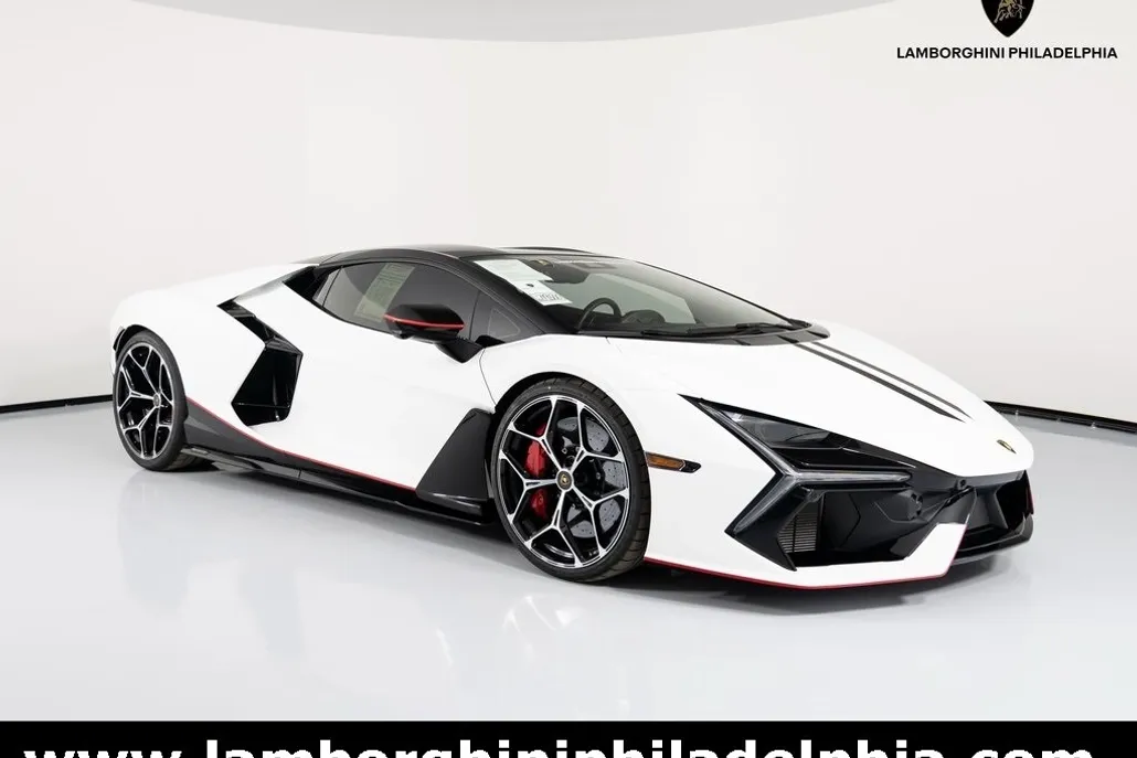 2024 Lamborghini Revuelto photo 1