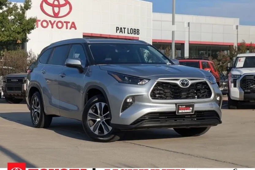 2023 Toyota Highlander XLE photo 1