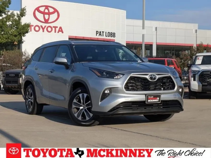 2023 Toyota Highlander XLE photo 1