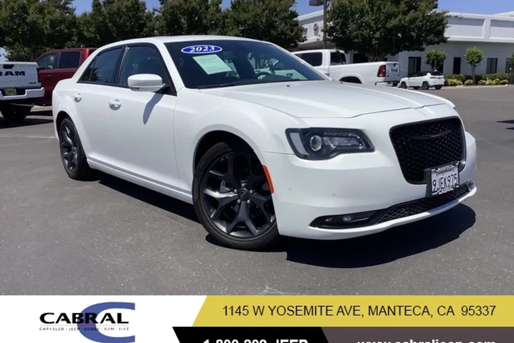 2023 Chrysler 300 S photo 1