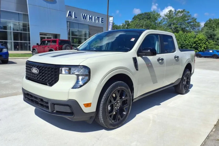 2025 Ford Maverick XLT photo 1