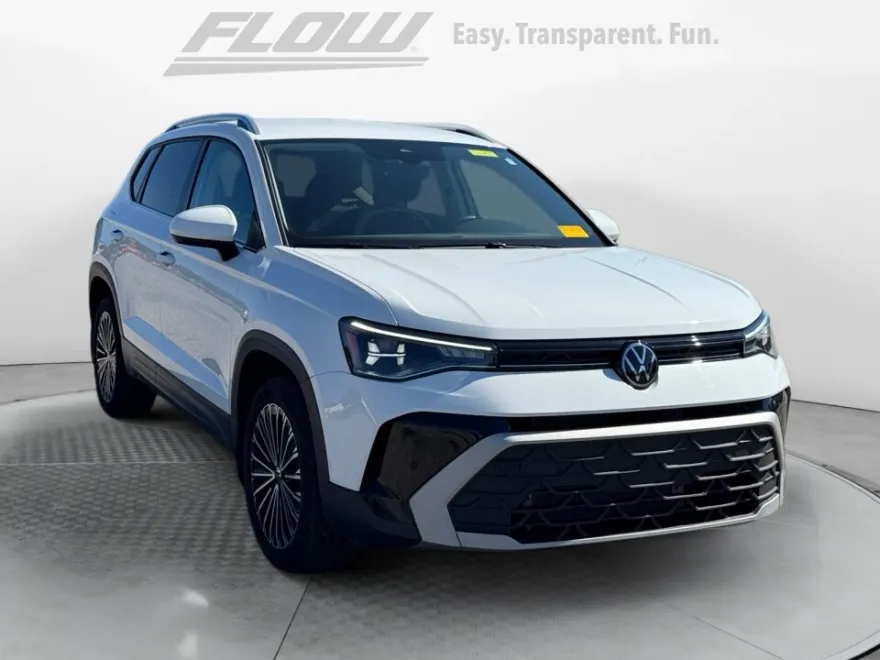 2025 Volkswagen Taos SE photo 1