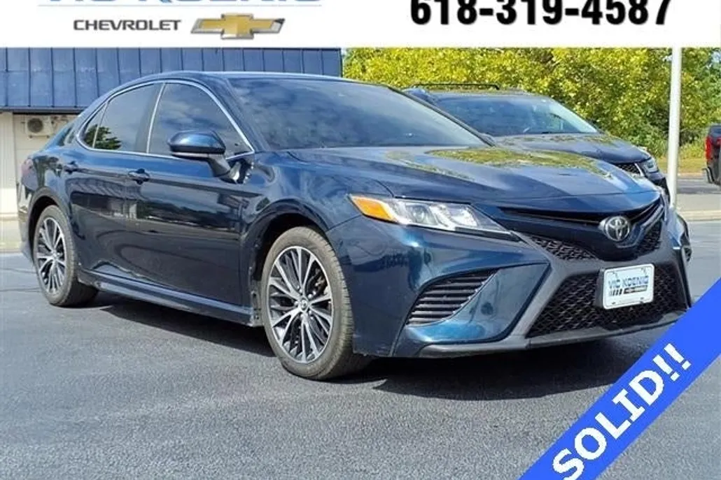 2018 Toyota Camry LE photo 1