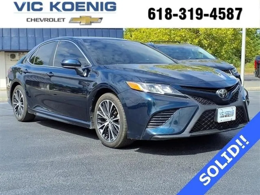 2018 Toyota Camry LE photo 1