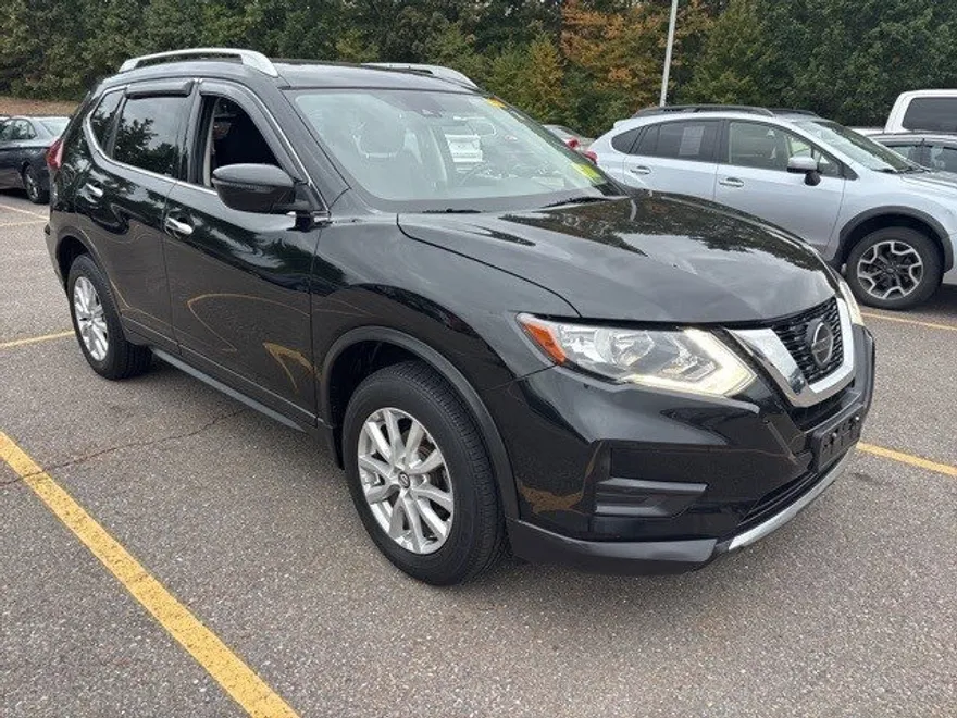 2019 Nissan Rogue SV photo 1