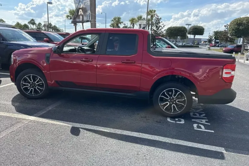 2022 Ford Maverick Lariat photo 1