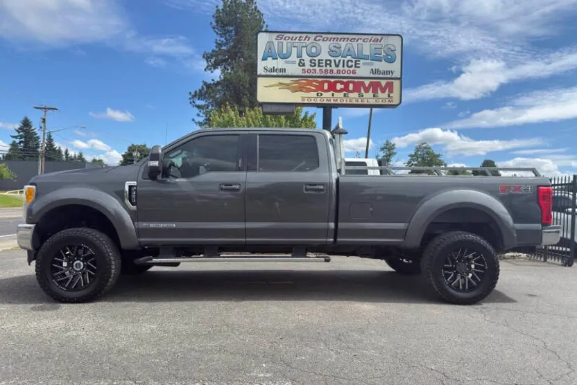2017 Ford F-350 Lariat photo 1