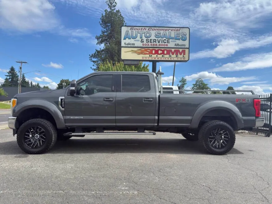 2017 Ford F-350 Lariat photo 1
