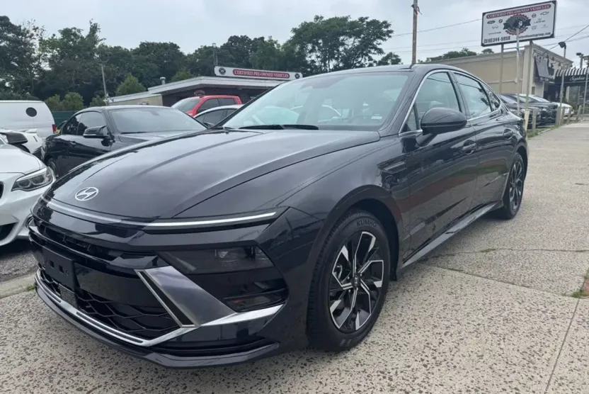 2025 Hyundai Sonata SEL photo 1