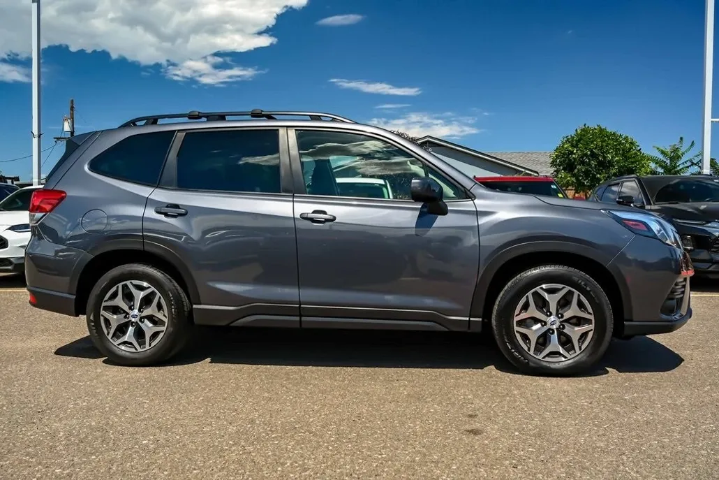 2022 Subaru Forester Premium photo 1