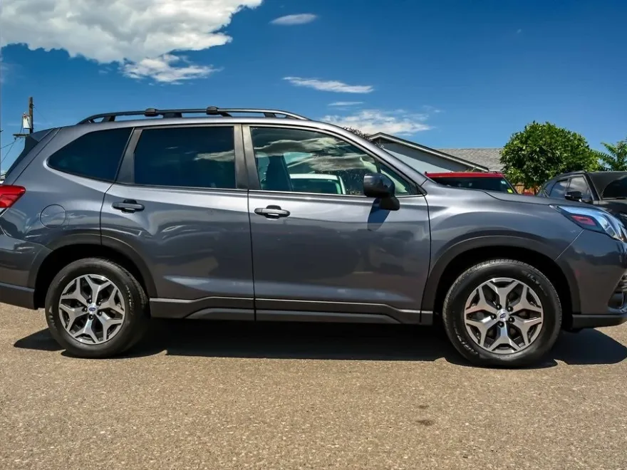 2022 Subaru Forester Premium photo 1