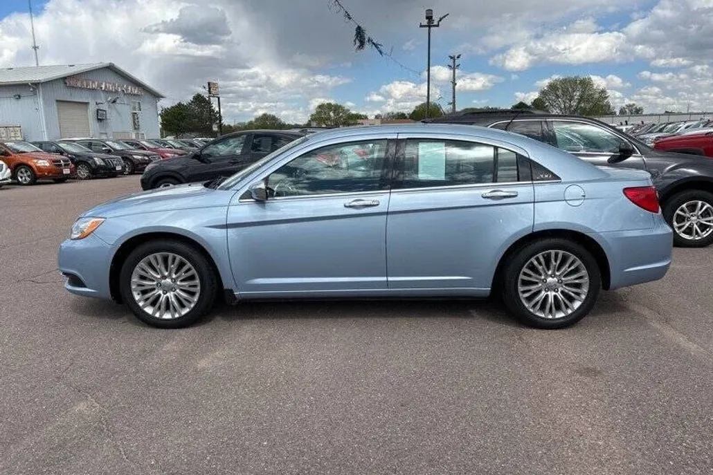 2012 Chrysler 200 Limited photo 1