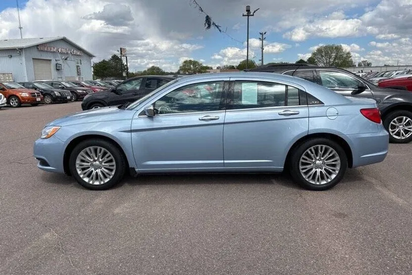 2012 Chrysler 200 Limited photo 1