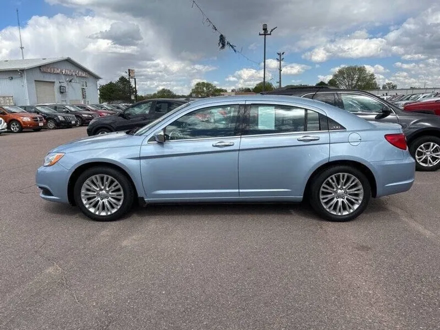 2012 Chrysler 200 Limited photo 1