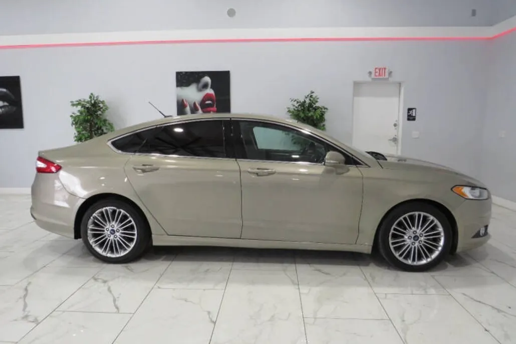 2015 Ford Fusion SE photo 1