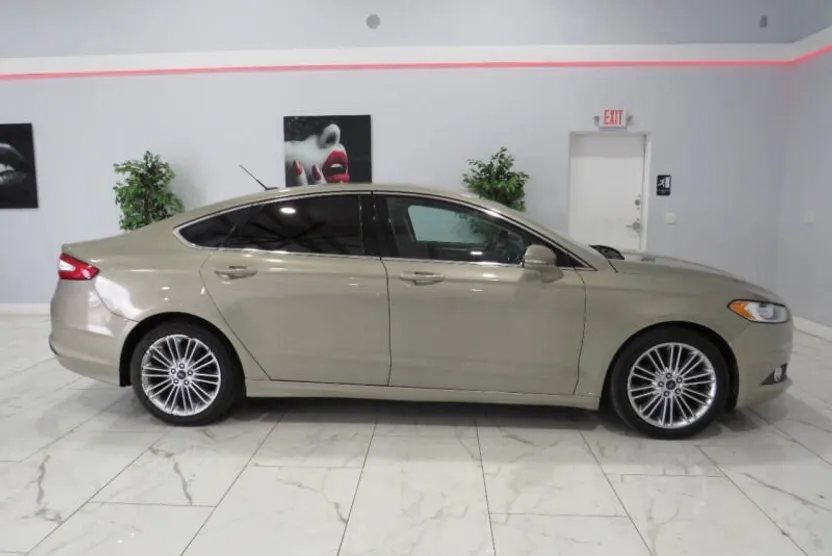 2015 Ford Fusion SE photo 1