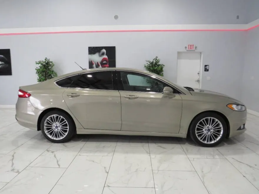 2015 Ford Fusion SE photo 1