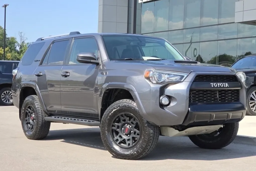 2016 Toyota 4Runner TRD Pro photo 1