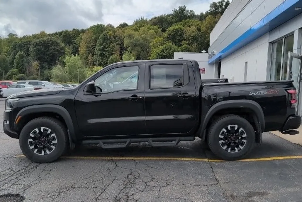 2022 Nissan Frontier PRO-4X photo 1