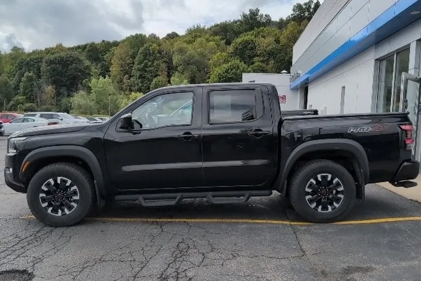 2022 Nissan Frontier PRO-4X photo 1
