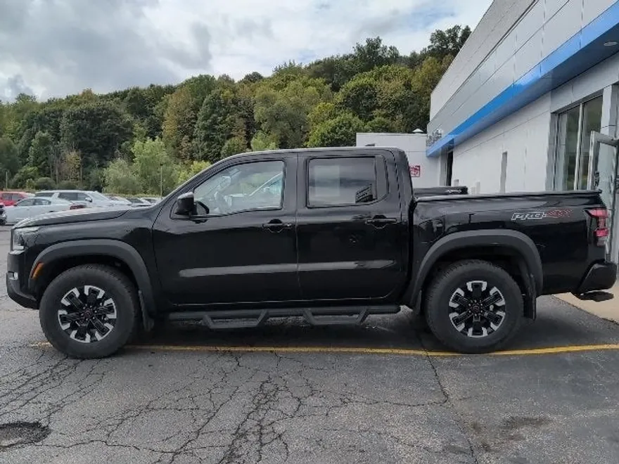2022 Nissan Frontier PRO-4X photo 1