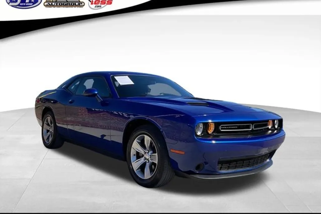 2022 Dodge Challenger SXT photo 1