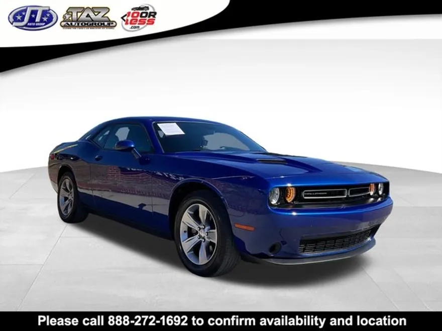 2022 Dodge Challenger SXT photo 1