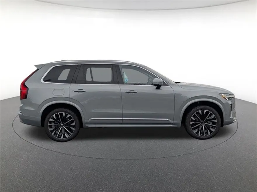 2026 Volvo XC90 Plus photo 1