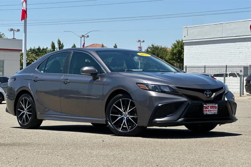 2023 Toyota Camry SE photo 1