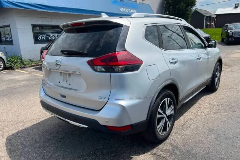 2019 Nissan Rogue SV photo 1