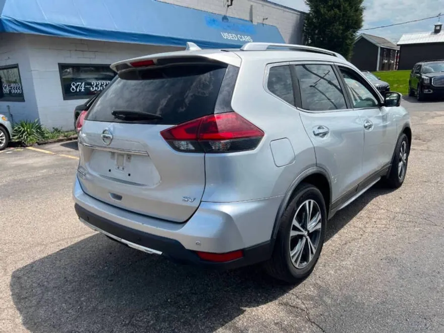 2019 Nissan Rogue SV photo 1