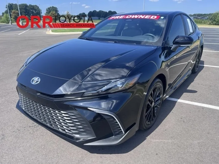 2025 Toyota Camry SE photo 1