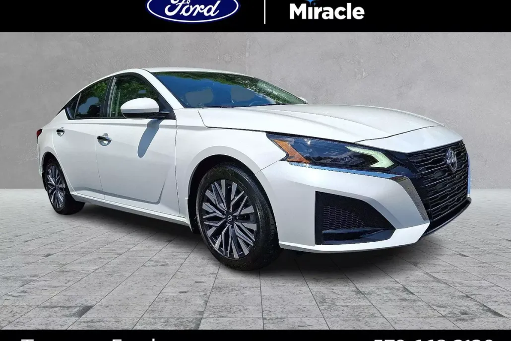 2023 Nissan Altima 2.5 SV photo 1