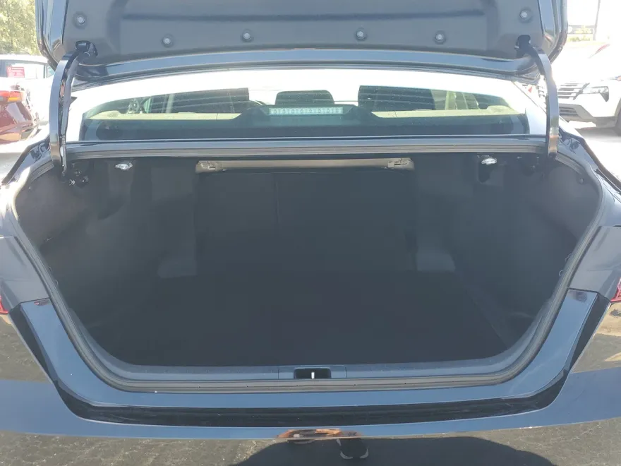 2025 Toyota Camry LE photo 1
